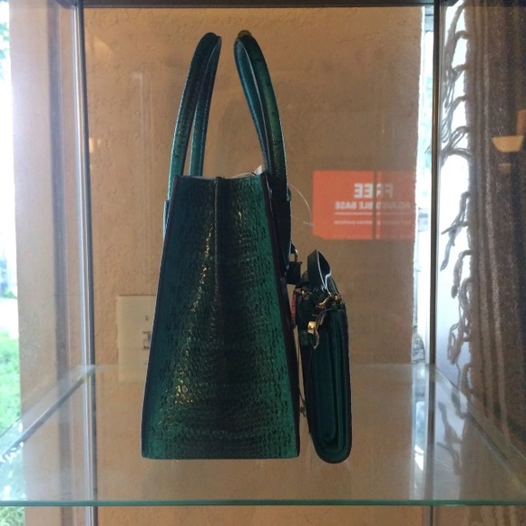 Michael Kors Purse and wallet set - Picture 3 of 4